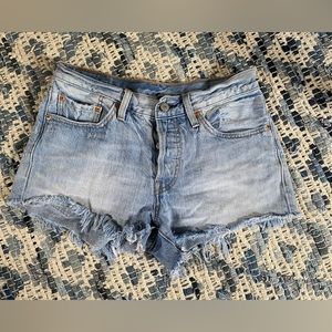 Levi’s 501 cut off denim shorts 26